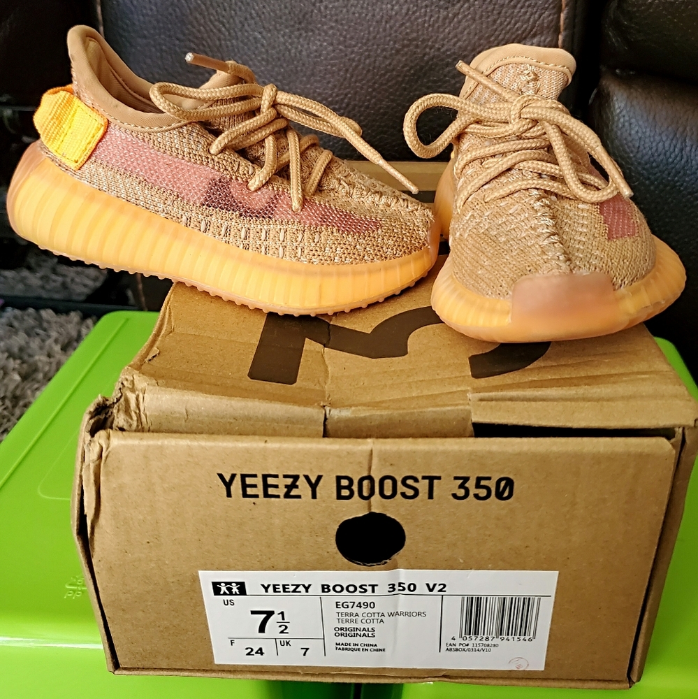 Yeezy Adidas Boost 350 V2 in Clay